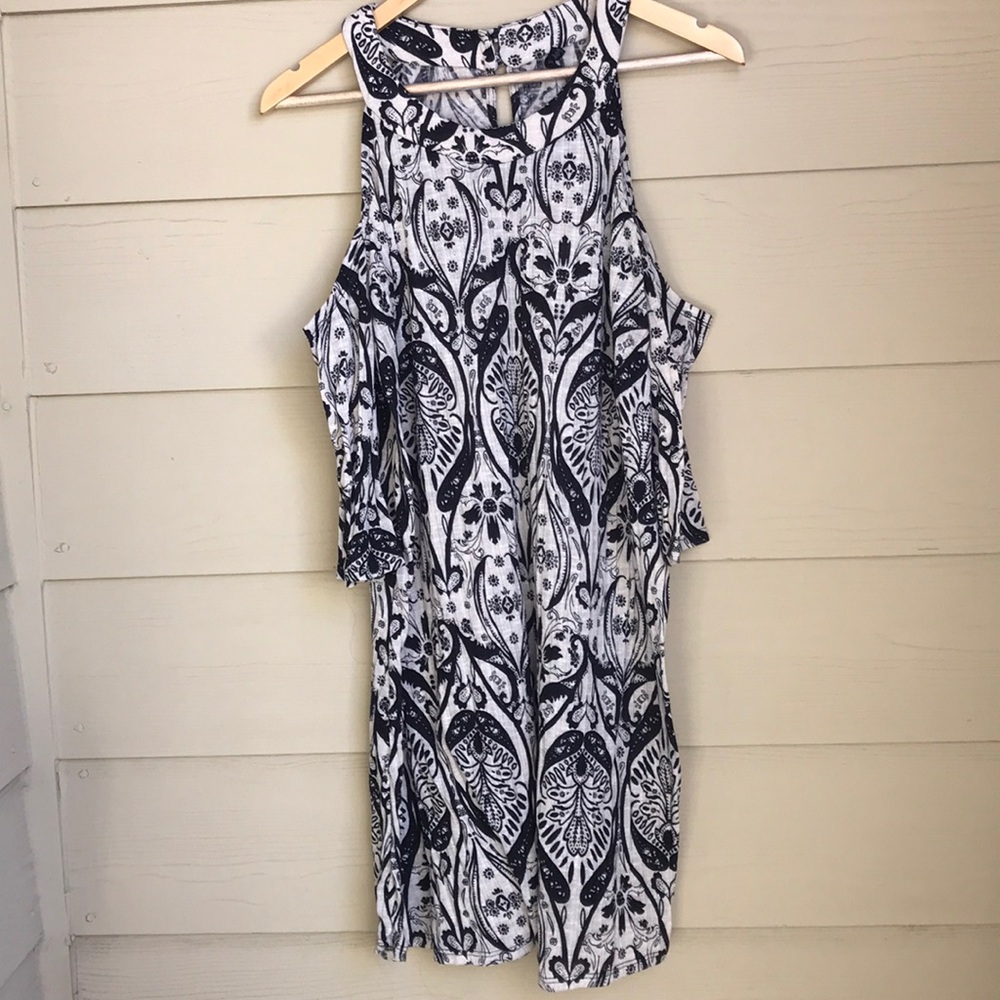 Floral cold shoulder shift dress